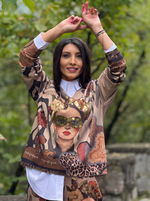 Bluza dama bej cu imprimeu Frida Kahlo
