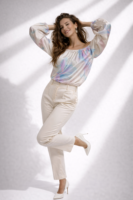 Bluza dama bej cu imprimeu roz si maneci bufante [3]