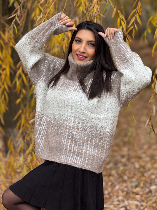 Bluza dama bej tricotata cu gat inalt si paiete [2]