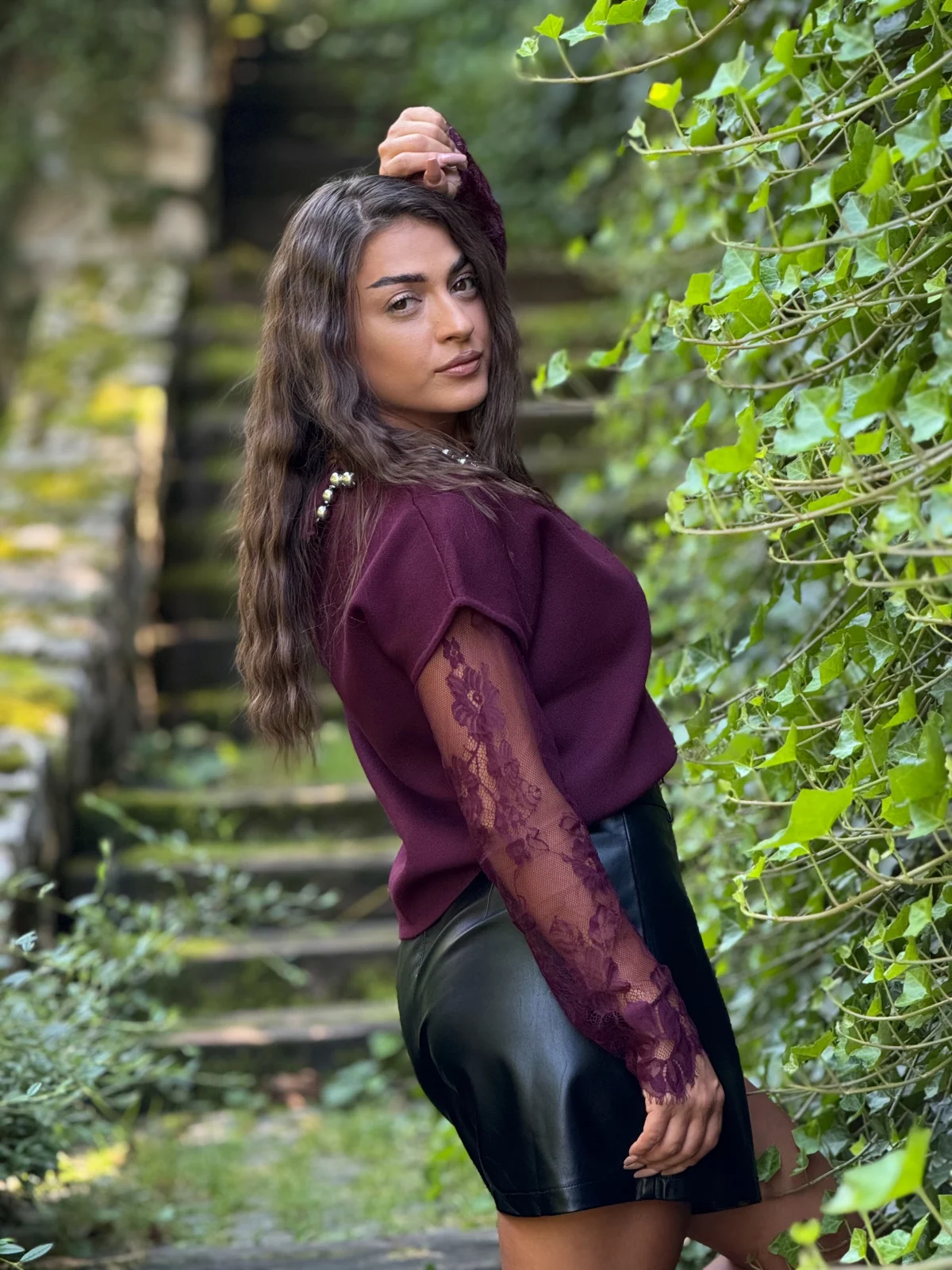 Bluza dama bordo cu margele la gat [2]