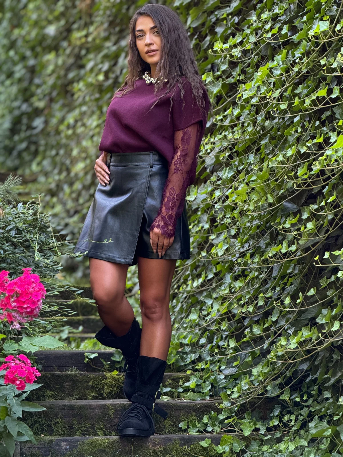 Bluza dama bordo cu margele la gat [4]