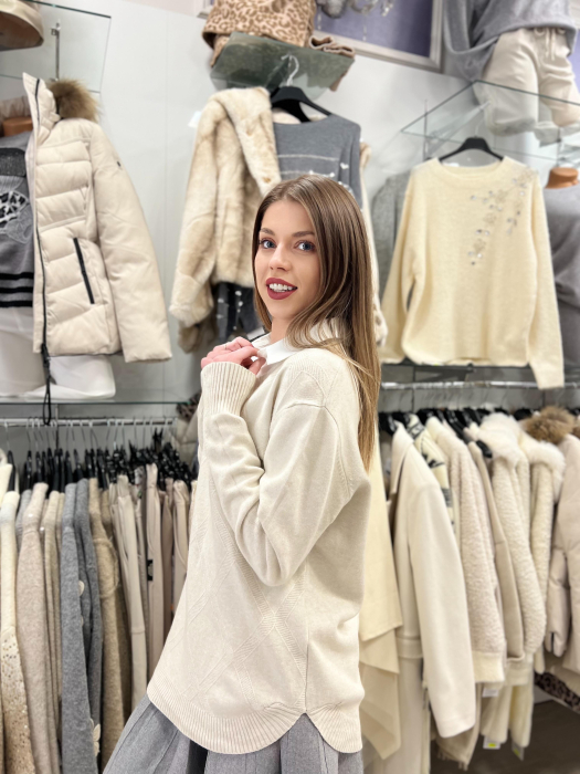 Bluza dama crem cu aplicatie de guler [2]