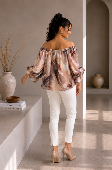 Bluza dama crem cu imprimeu floral maro si maneci bufante [4]