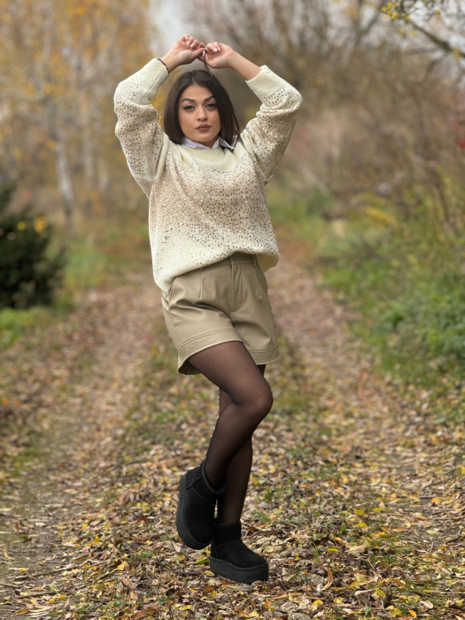 Bluza dama crem tricotata cu gat rotund si paiete [3]