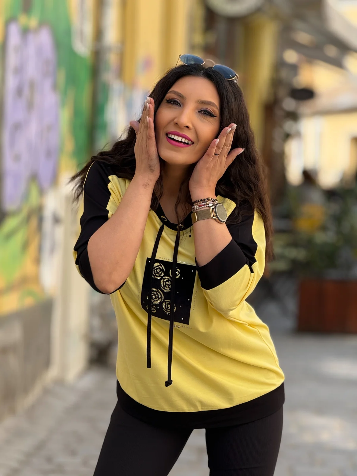 Bluza dama galbena cu imprimeu trandafiri si snur la gat [2]