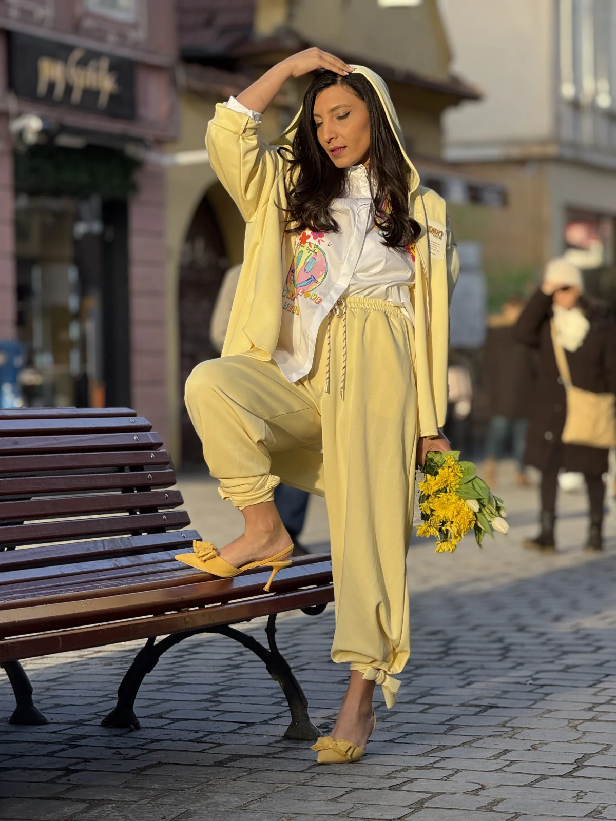 Bluza dama galbena tip hanorac [6]