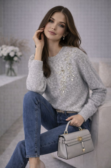 Bluza dama gri cu aplicatii flori din margelute si paiete