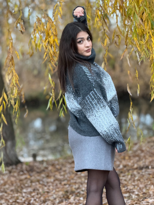 Bluza dama gri tricotata cu gat inalt si paiete [2]