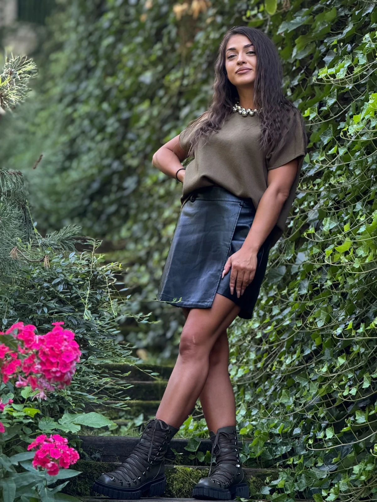 Bluza dama bordo cu margele la gat [3]
