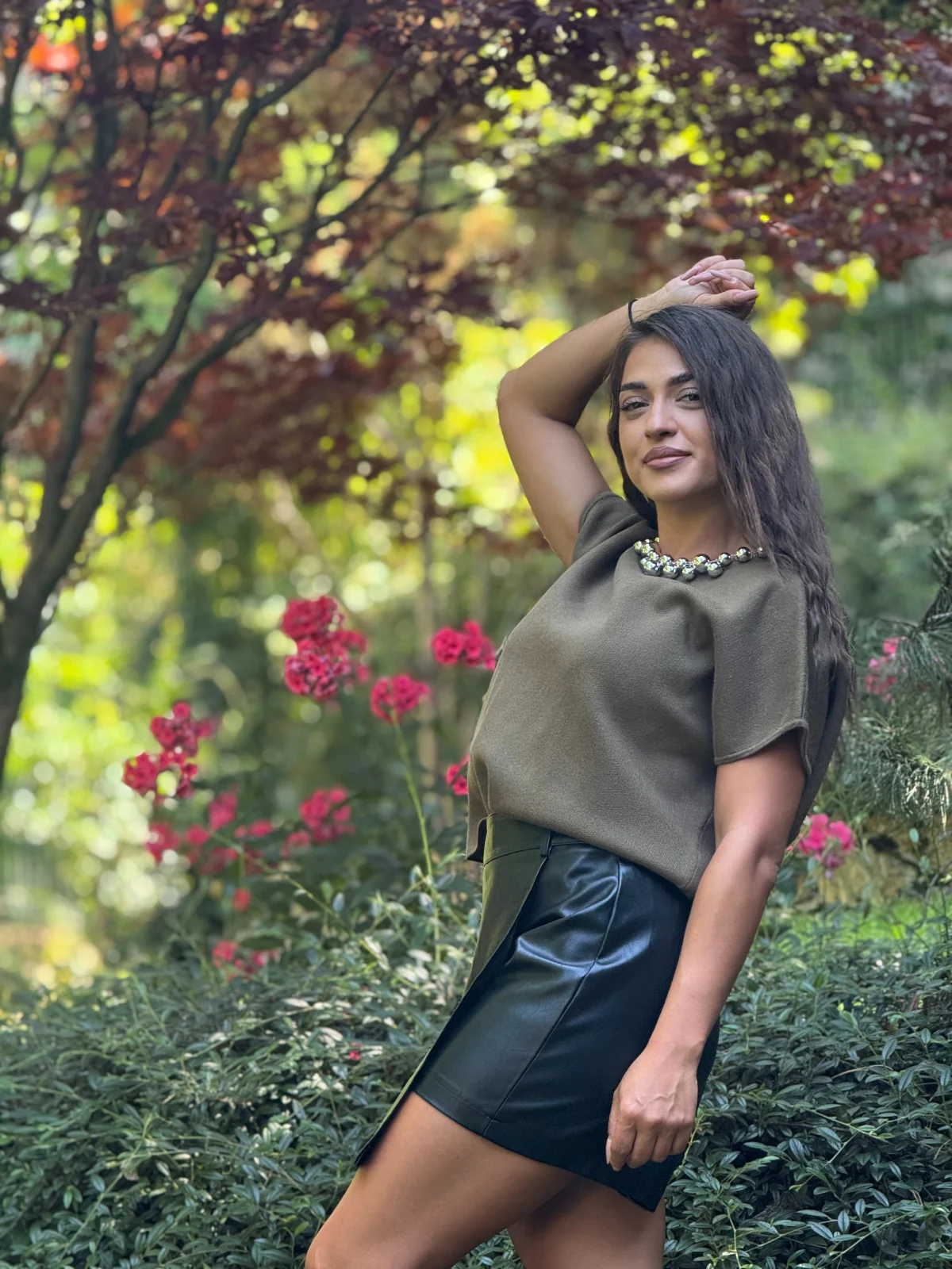 Bluza dama bordo cu margele la gat [2]