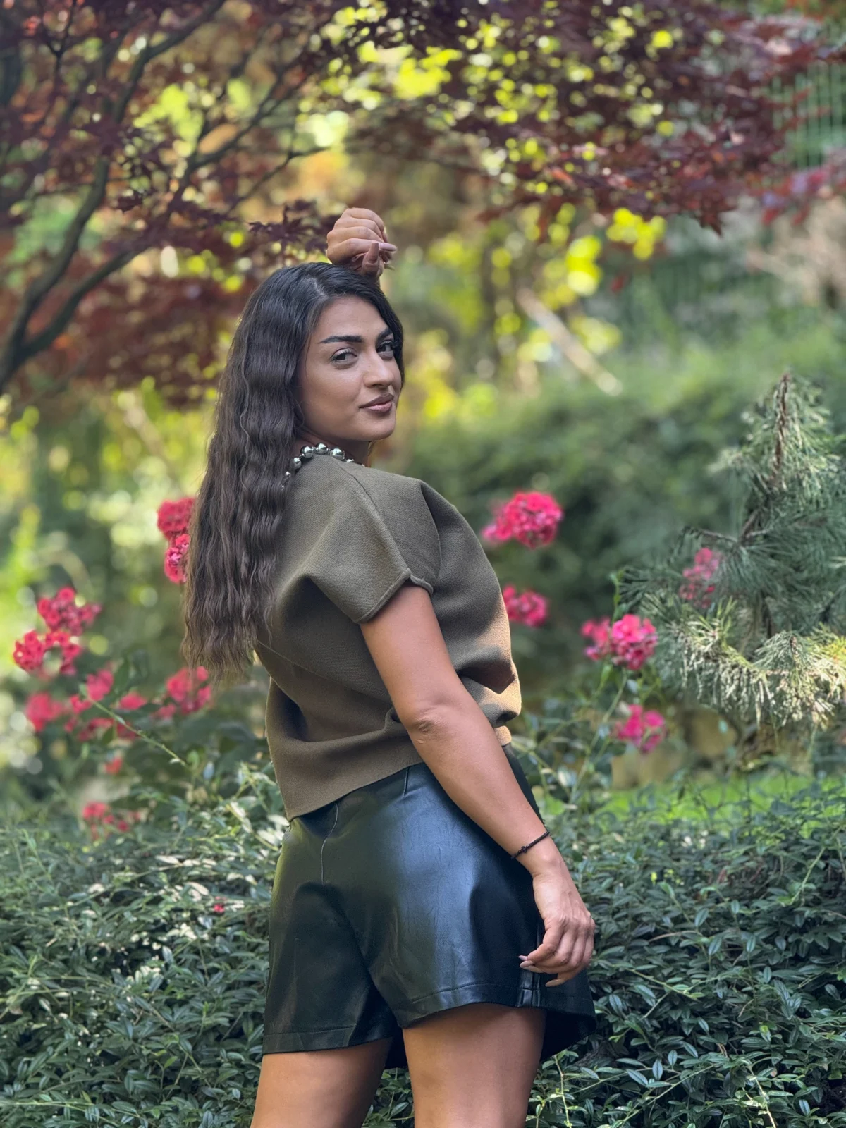 Bluza dama bordo cu margele la gat [4]
