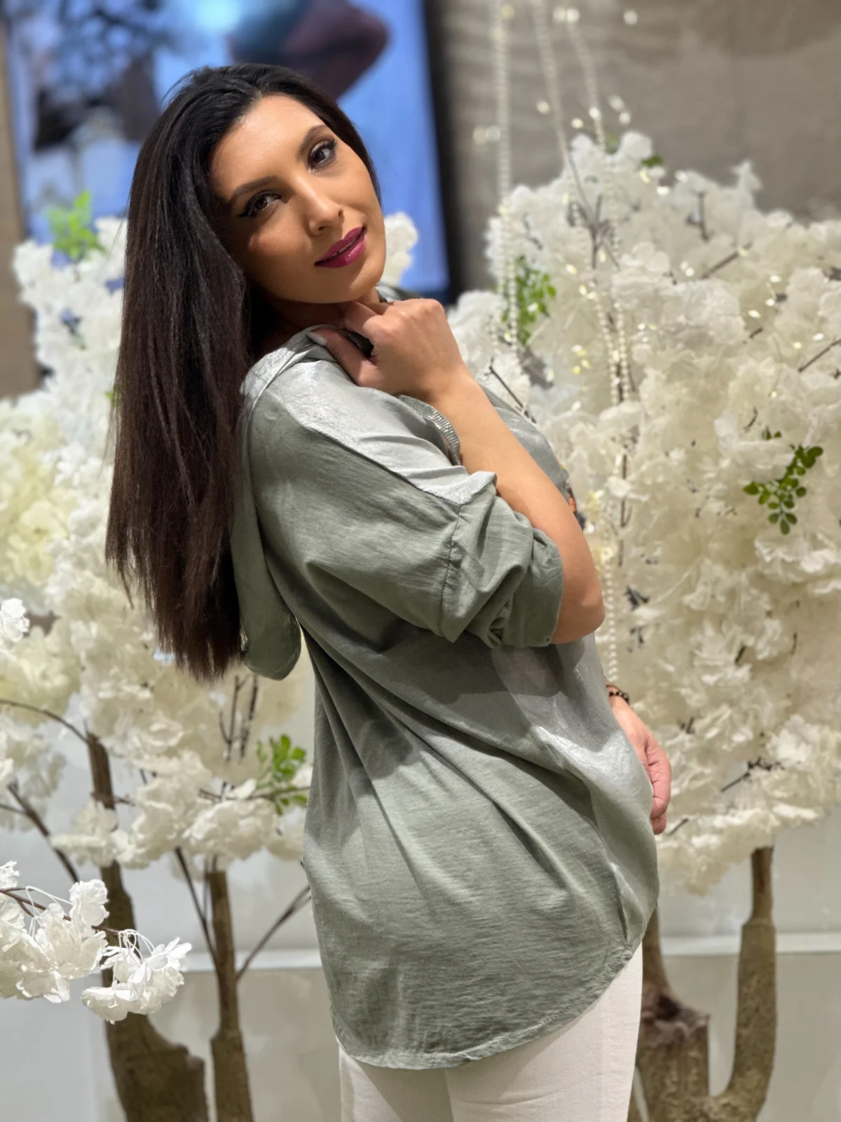 Bluza dama kaki lejera din bumbac cu gluga si imprimeu flori [4]