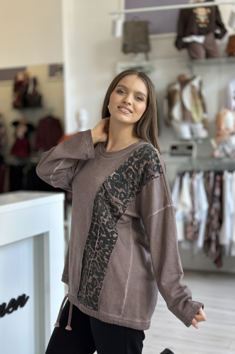 Bluza dama maro cu snur in partea de jos si animal print intr-o parte [3]