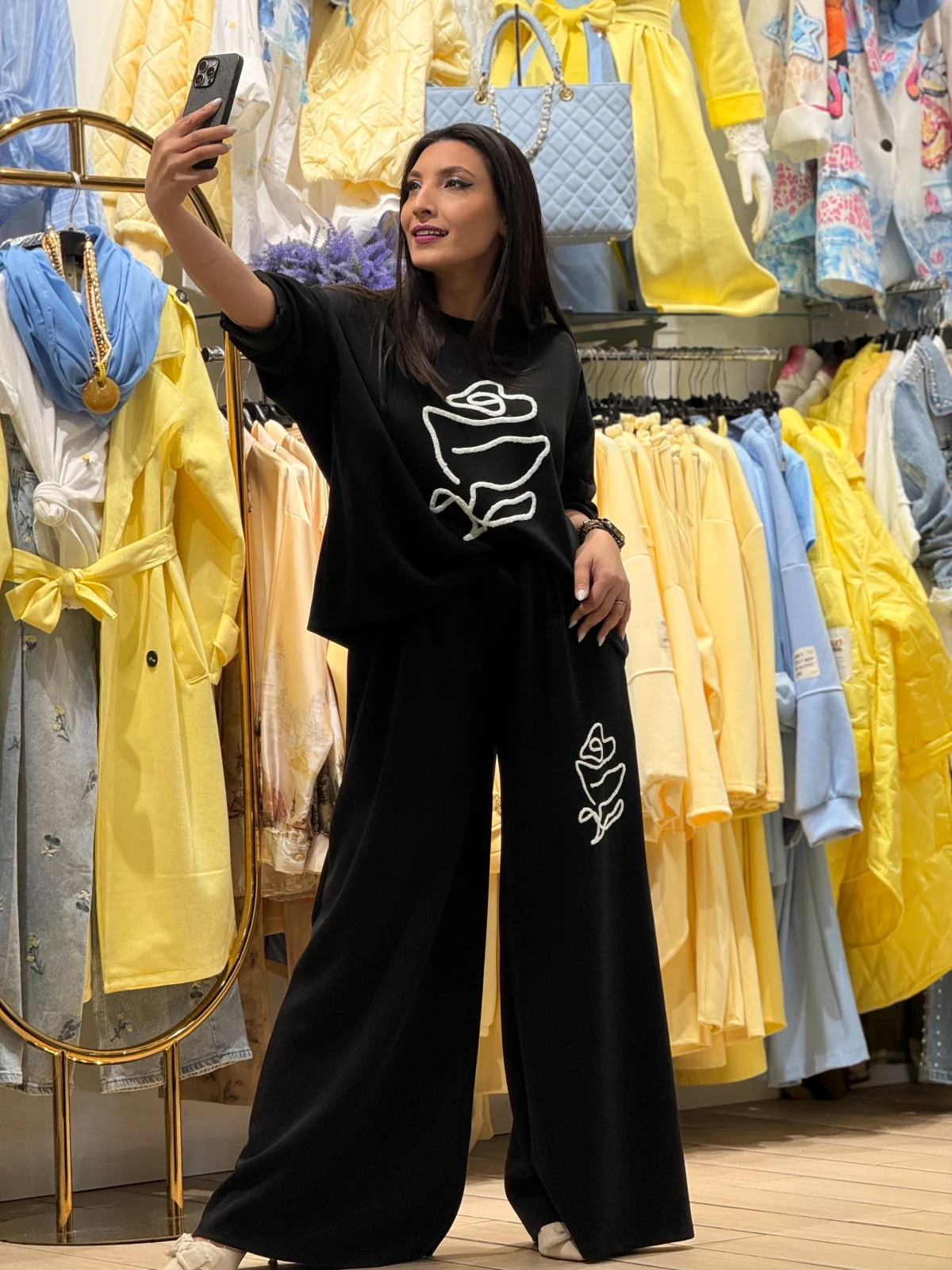 Bluza dama neagra cu broderie minimalista [4]