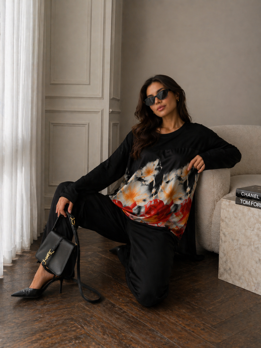 Bluza dama neagra cu imprimeu floral in nuante calde [2]