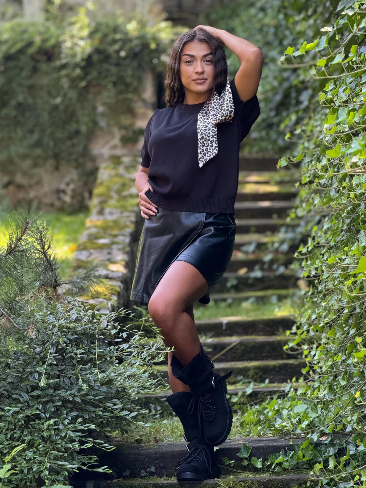 Bluza dama neagra cu maneci scurte si esarfa animal print [3]