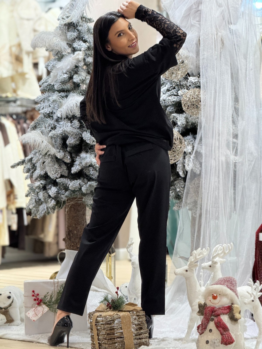 Bluza dama neagra din bumbac cu aplicatii pietricele si maneci din dantela [6]