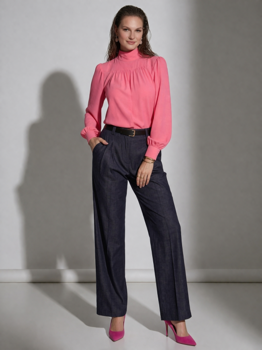 Bluza dama roz cu gat inalt si mansete [3]