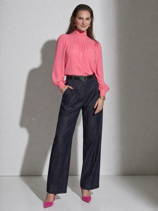 Bluza dama roz cu gat inalt si mansete [4]