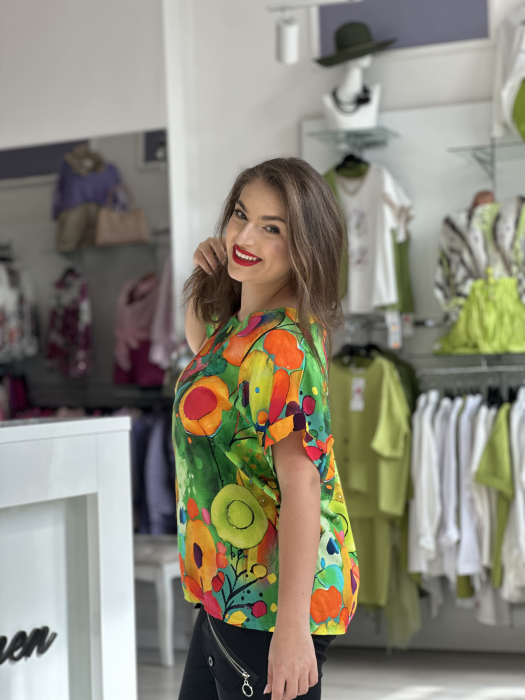 Bluza din vascoza cu maneca scurta multicolora pe fond verde [3]