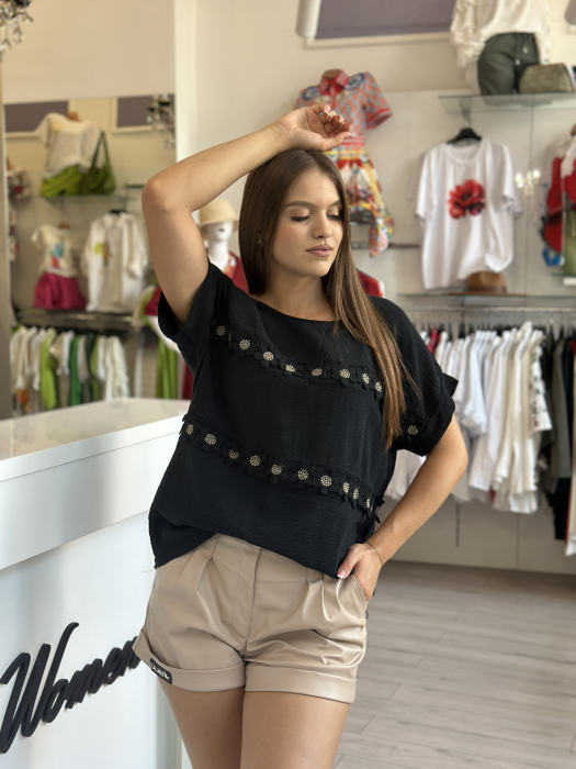 Bluza neagra din bumbac cu floricele aplicate orizontal [2]