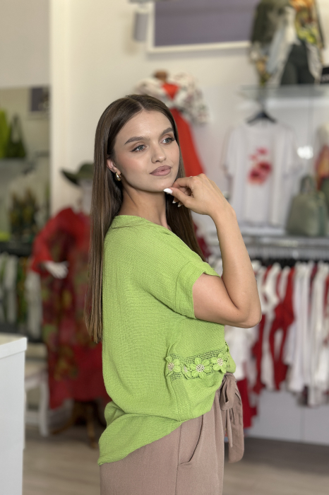 Bluza verde din bumbac cu floricele aplicate orizontal [3]