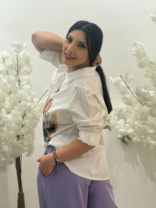 Camasa alba din bumbac cu imprimeu fetita intre flori multicolore [4]