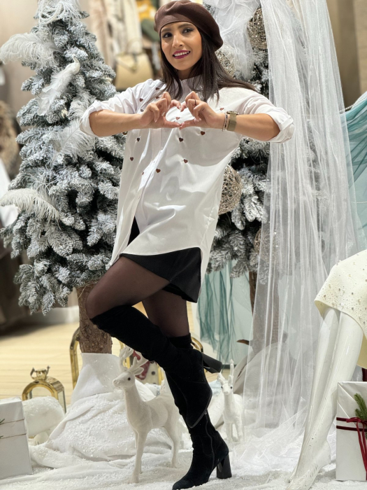 Camasa alba din bumbac cu inimioare maro aplicate [2]