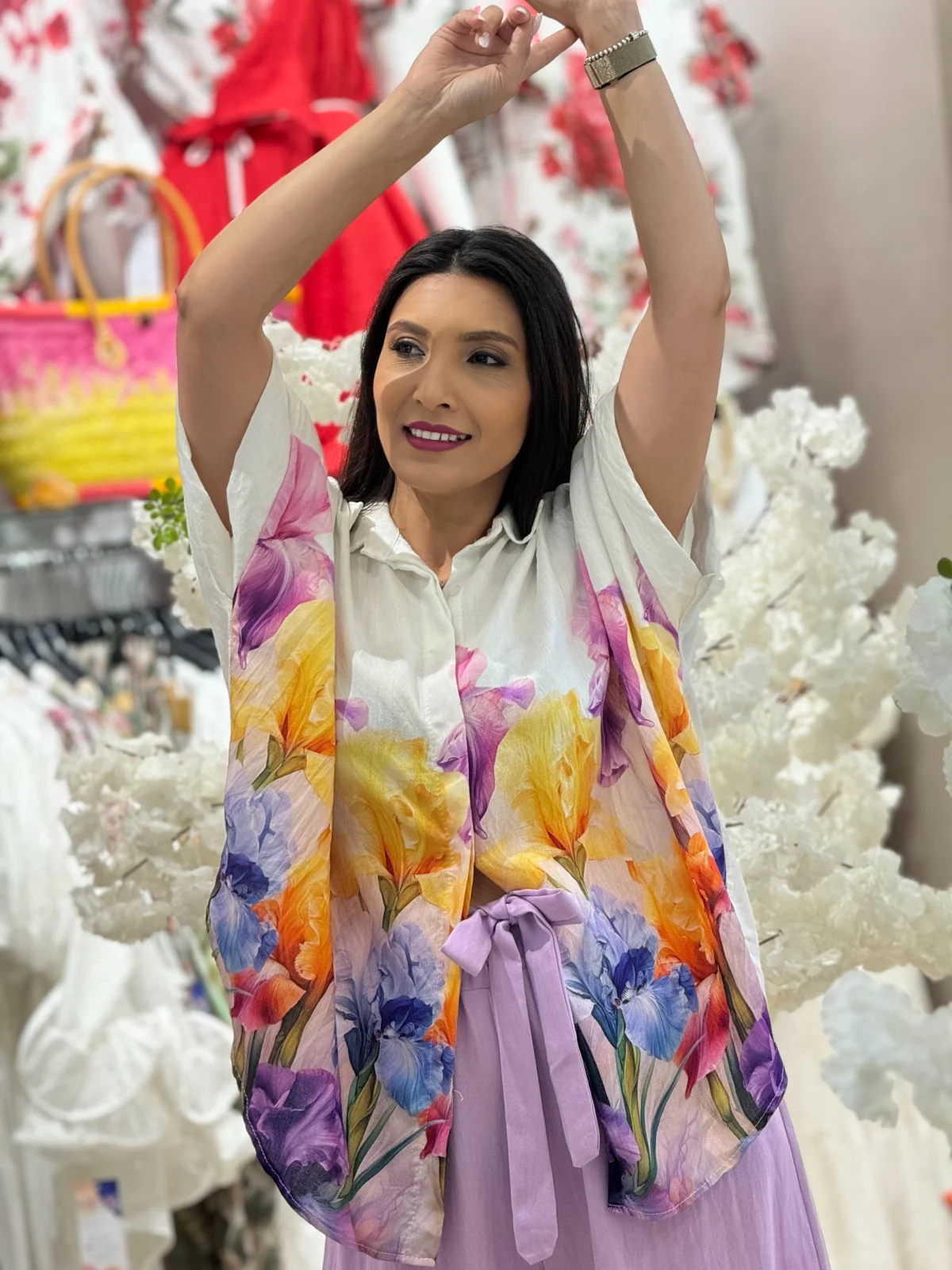 Camasa alba din vascoza cu imprimeu flori de iris multicolore [2]