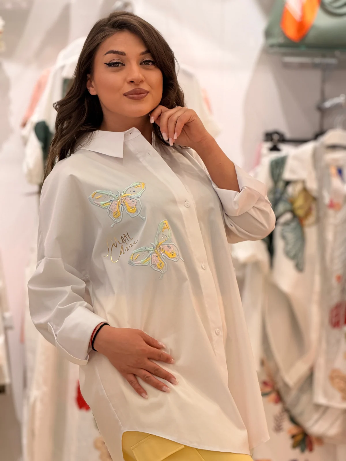 Camasa dama alba cu broderie fluturi galbeni [2]