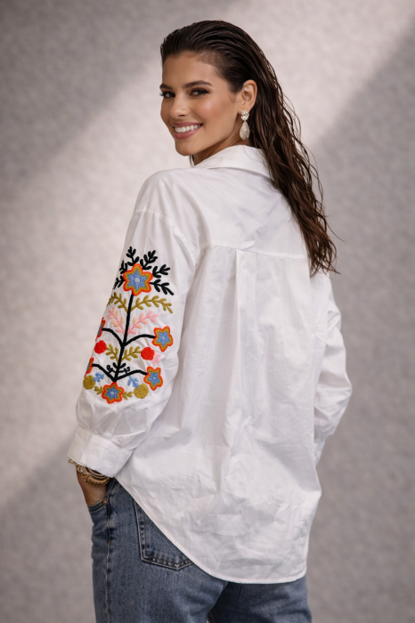 Camasa dama alba cu broderie multicolora pe maneci [2]