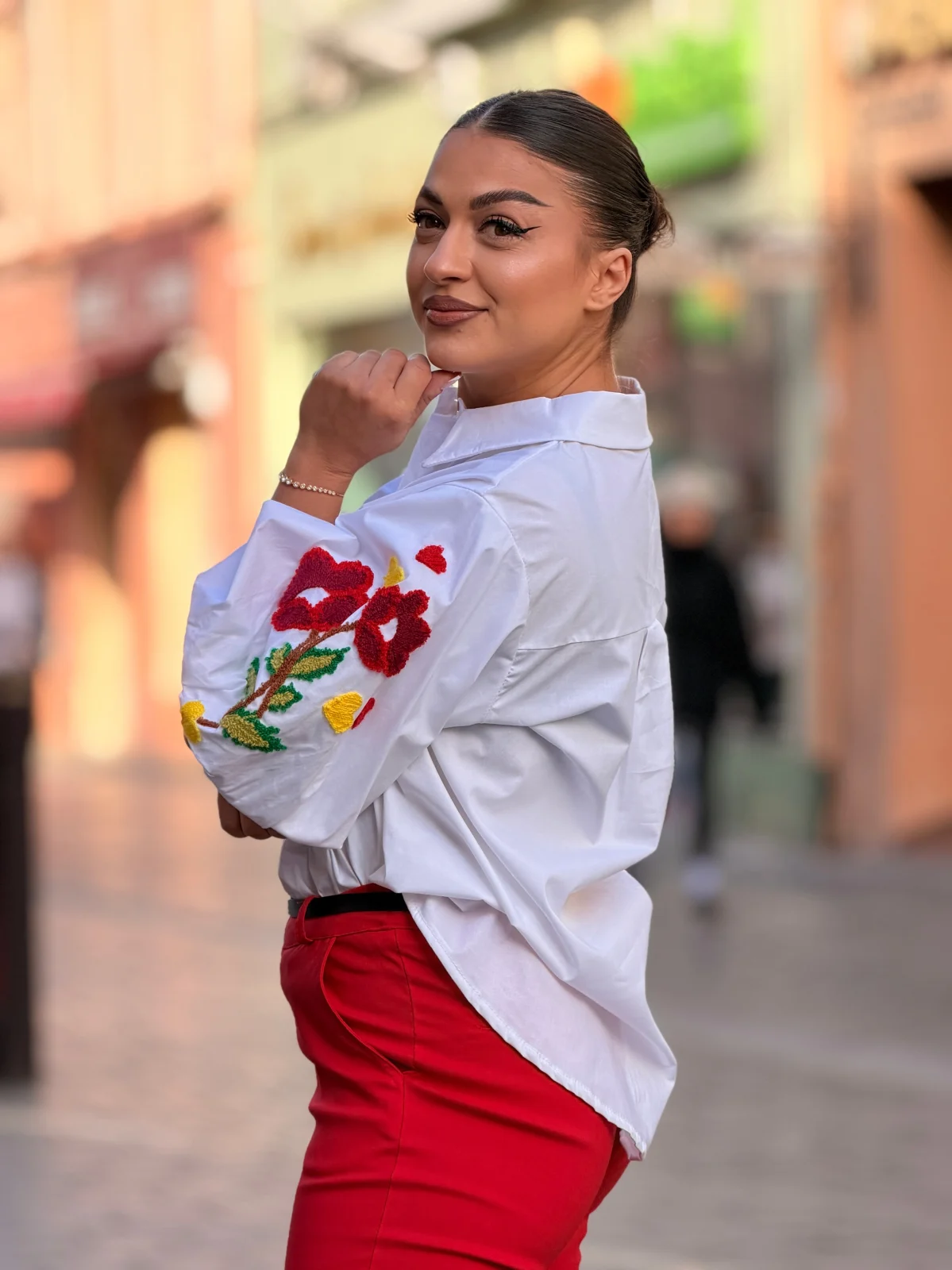 Camasa dama alba cu broderie pe maneci [2]