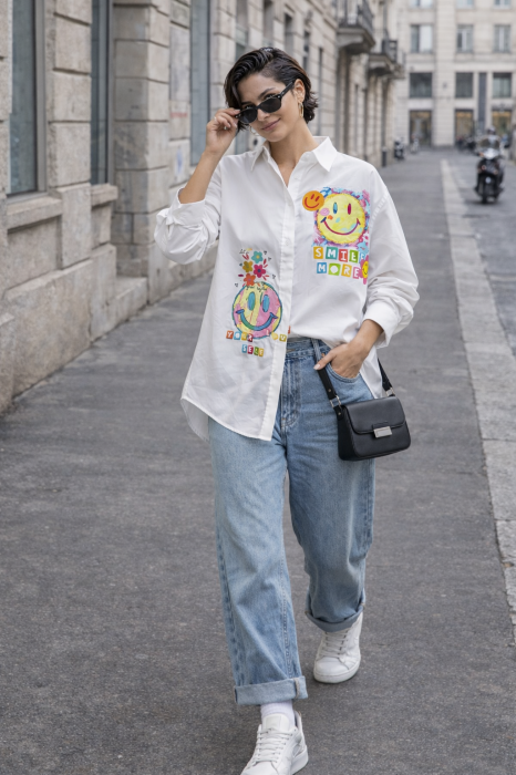 Camasa dama alba cu imprimeu fata zambitoare [4]