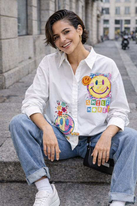 Camasa dama alba cu imprimeu fata zambitoare [2]