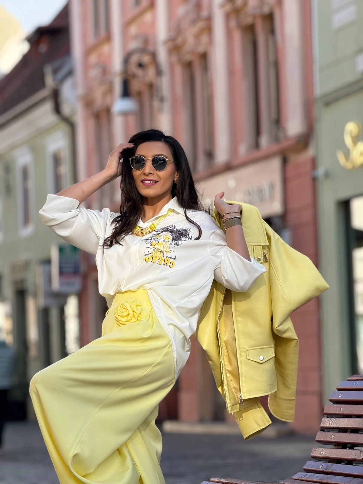 Camasa dama alba cu imprimeu fetita cu ochelari de soare [2]