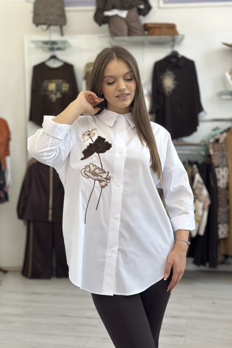 Camasa dama alba din bumbac cu trei flori brodate