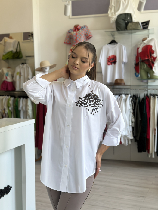 Camasa dama alba din bumbac universala mare cu broderie fata cu rochie inflorata [2]