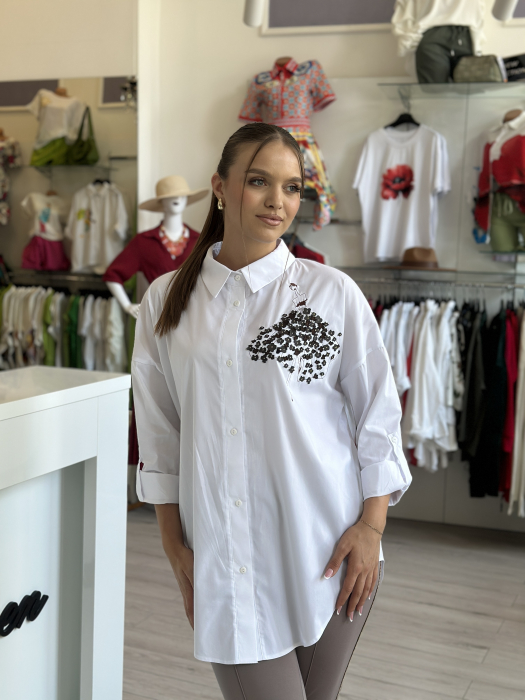 Camasa dama alba din bumbac universala mare cu broderie fata cu rochie inflorata