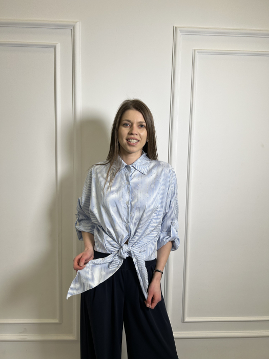 Camasa dama albastra cu strasuri si floricele pictate [2]