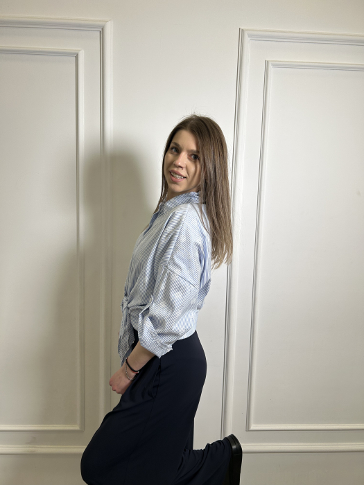 Camasa dama albastra cu strasuri si floricele pictate [3]