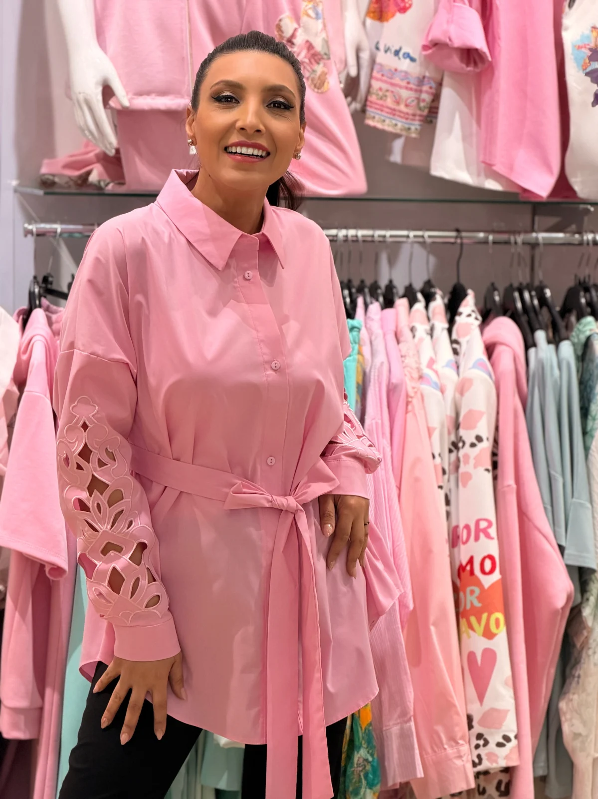 Camasa dama oversized roz din bumbac cu manecile perforate [6]