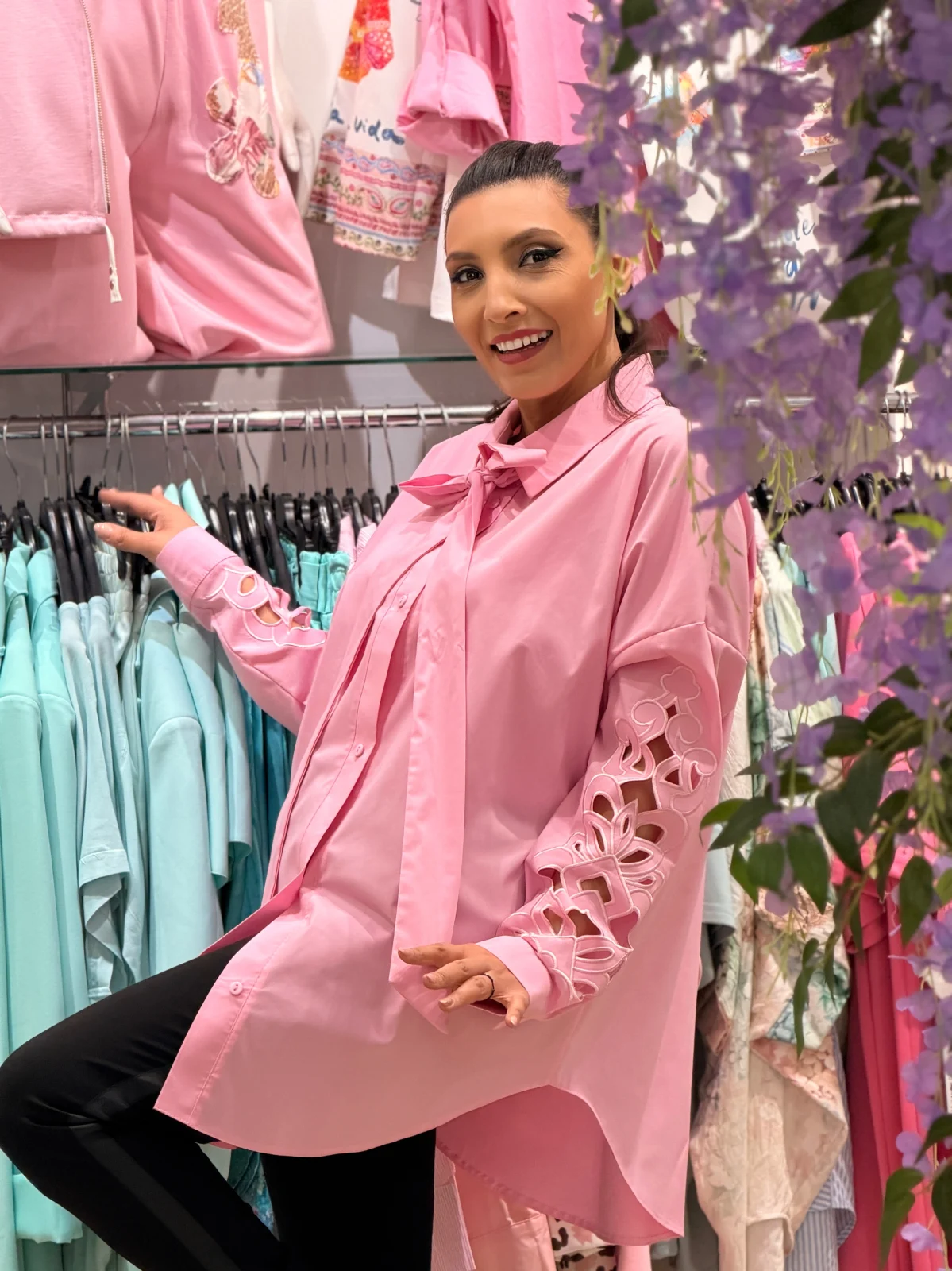 Camasa dama oversized roz din bumbac cu manecile perforate [3]