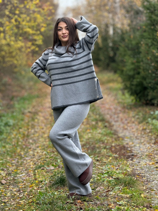 Compleu dama gri tricotat cu gat inalt si dungi orizontale pe bluza [4]