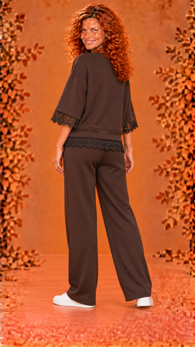 Compleu dama maro cu inserti dantela neagra la bluza [4]