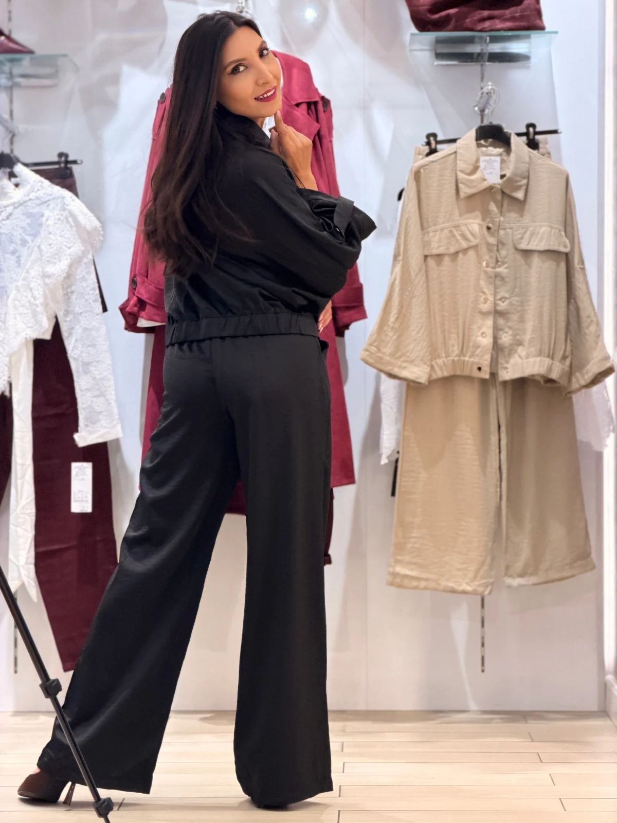 Compleu dama neagra satinata cu jacheta [4]