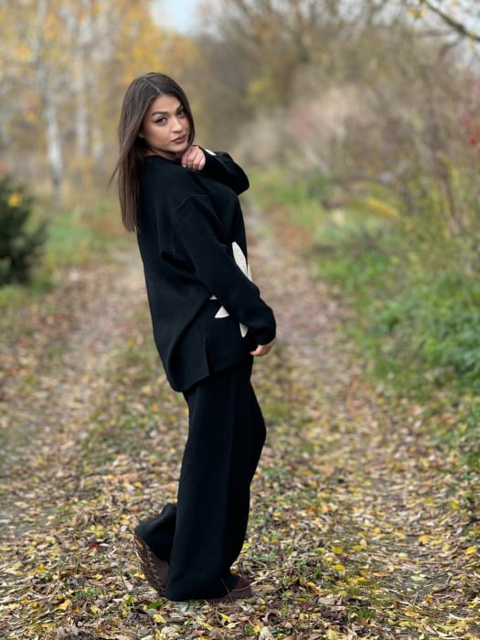 Compleu dama negru tricotat cu aplicatii flori crosetate pe bluza [3]