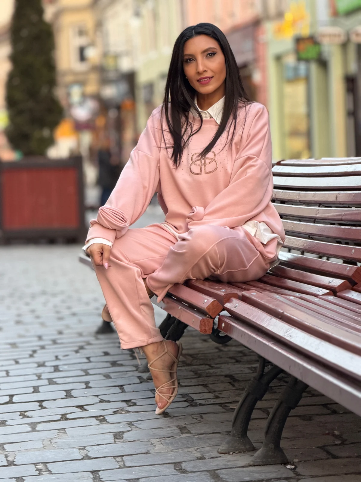 Compleu dama roz pudrat cu detaliu floral la maneci [4]