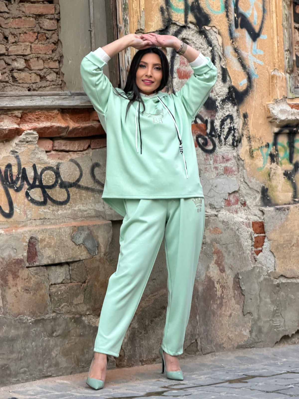 Compleu dama verde cu detalii stralucitoare aplicate [3]