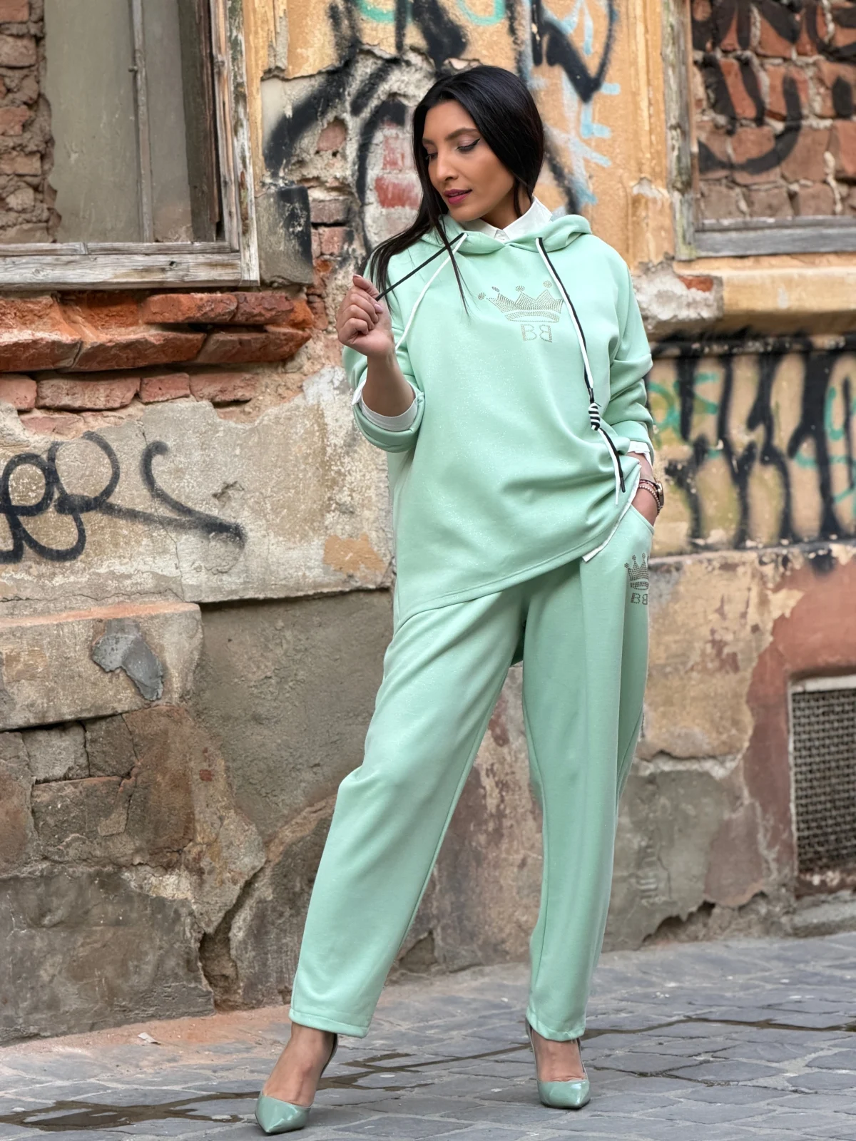 Compleu dama verde cu detalii stralucitoare aplicate [2]