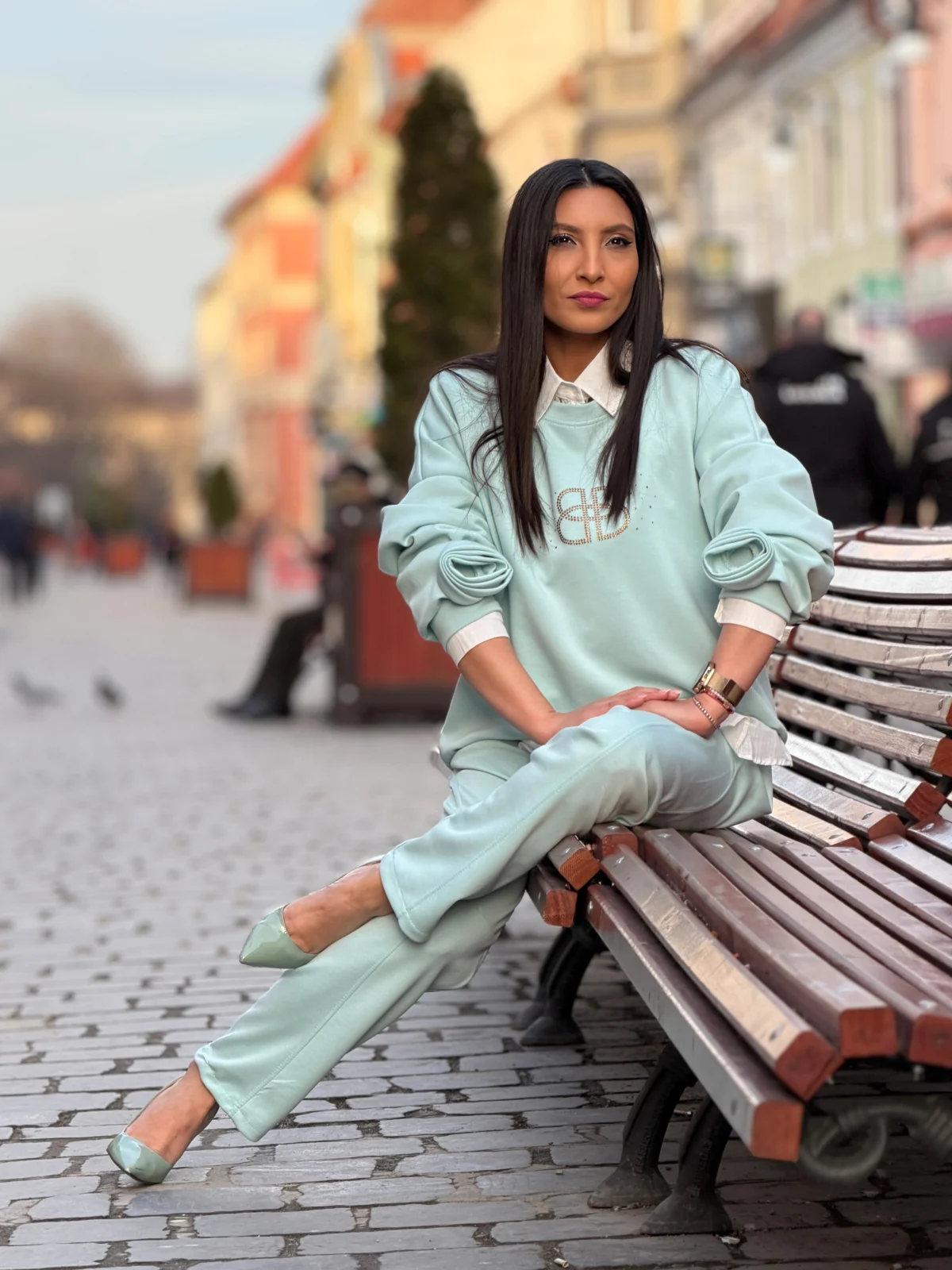 Compleu dama verde menta cu detaliu floral la maneci [9]